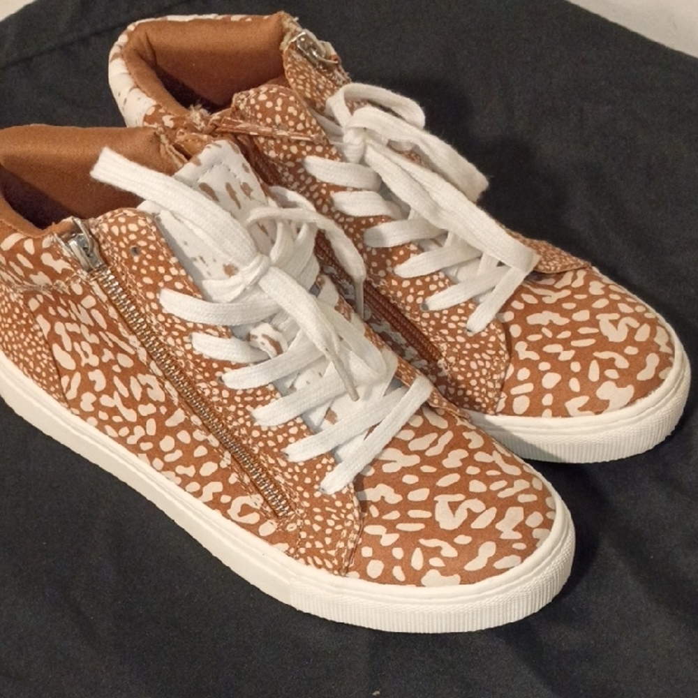 Universal Thread Brown Patterned Sneakers - image 8